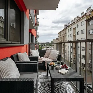 Days - Bright - Balcony - Private Parking , Praga Czechy