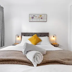 Modern Luxury Next To Aldgate East Station And Tower Of , London United Kingdom